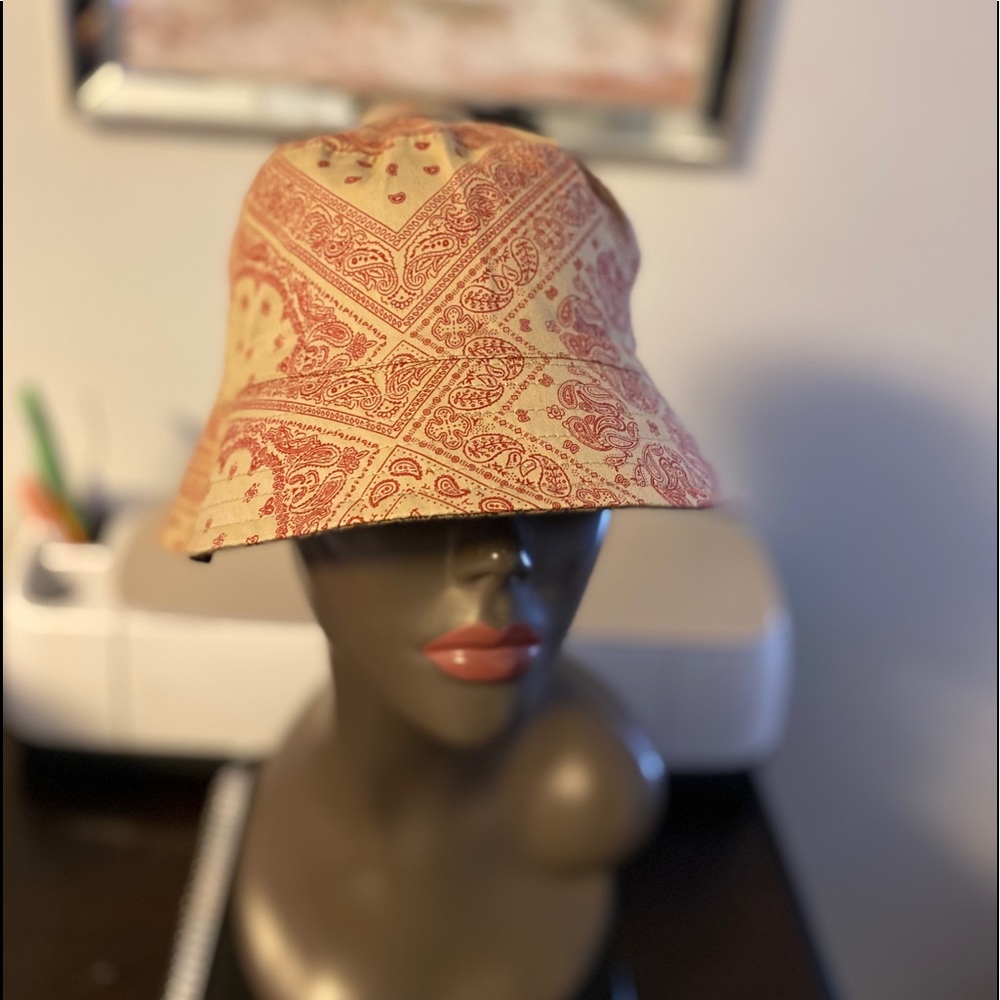 Bandanna reversible bucket hat‼️